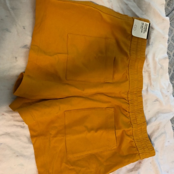New Calia by Carrie Underwood mid rise short. 3.5“ inseam - Picture 3 of 5